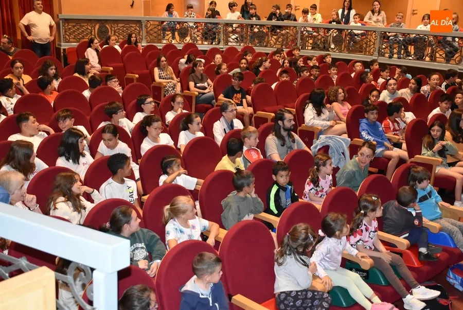Foto 5 - 200 escolares de Ciudad Rodrigo y comarca disfrutan de &lsquo;Kissu&rsquo; dentro de Provincia a Escena