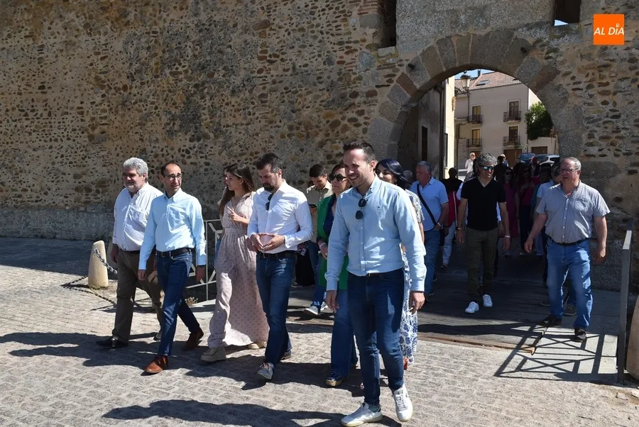 Foto 2 - Luis Tudanca se acerca a Ciudad Rodrigo al hilo de las Europeas del domingo