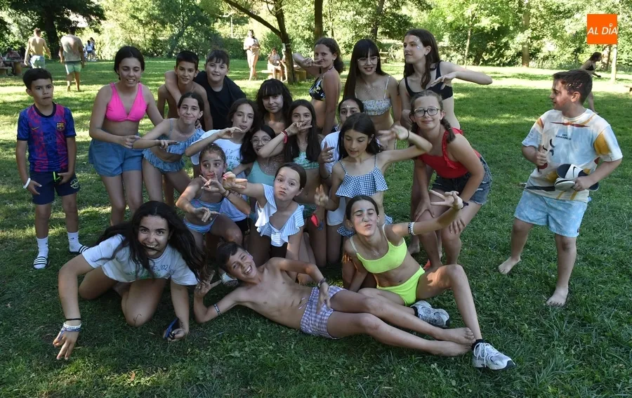 Foto 2 - Tarde de fiesta a orillas del r&iacute;o de la mano de la Concejal&iacute;a de Juventud