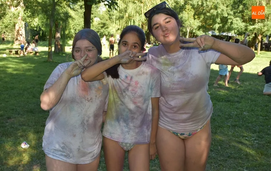 Foto 6 - Tarde de fiesta a orillas del r&iacute;o de la mano de la Concejal&iacute;a de Juventud