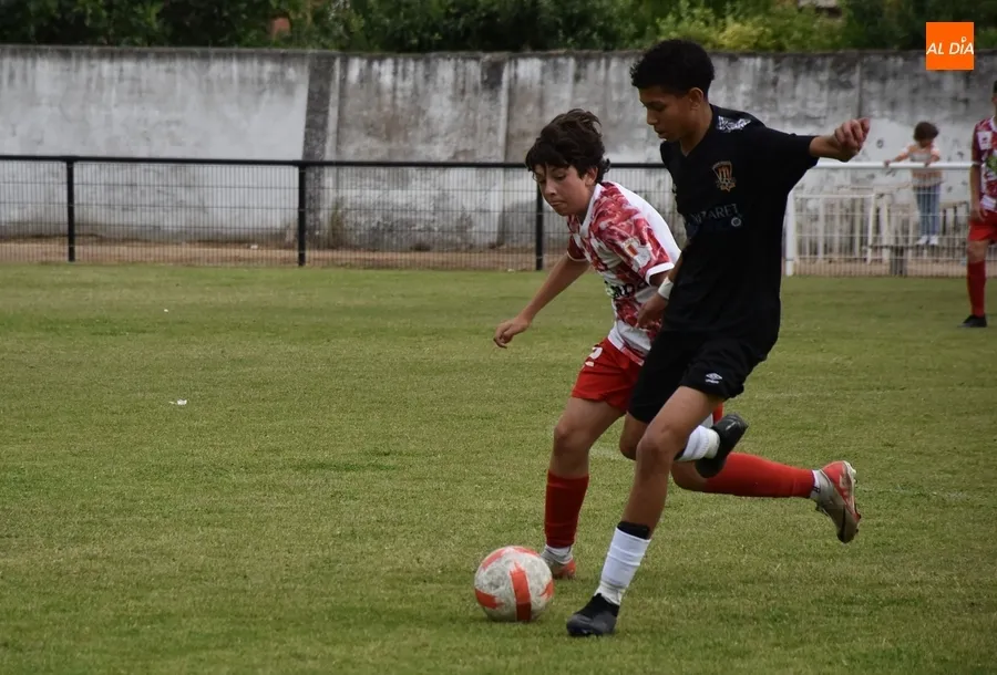 Foto 2 - Un solitario golazo del Guijuelo deja al Cadete del Ciudad Rodrigo sin su Torneo