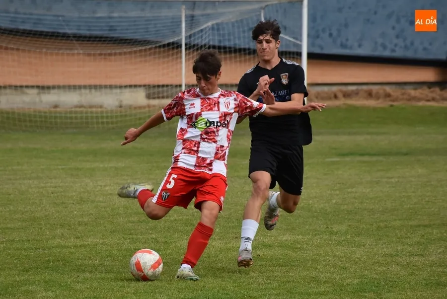 Foto 4 - Un solitario golazo del Guijuelo deja al Cadete del Ciudad Rodrigo sin su Torneo