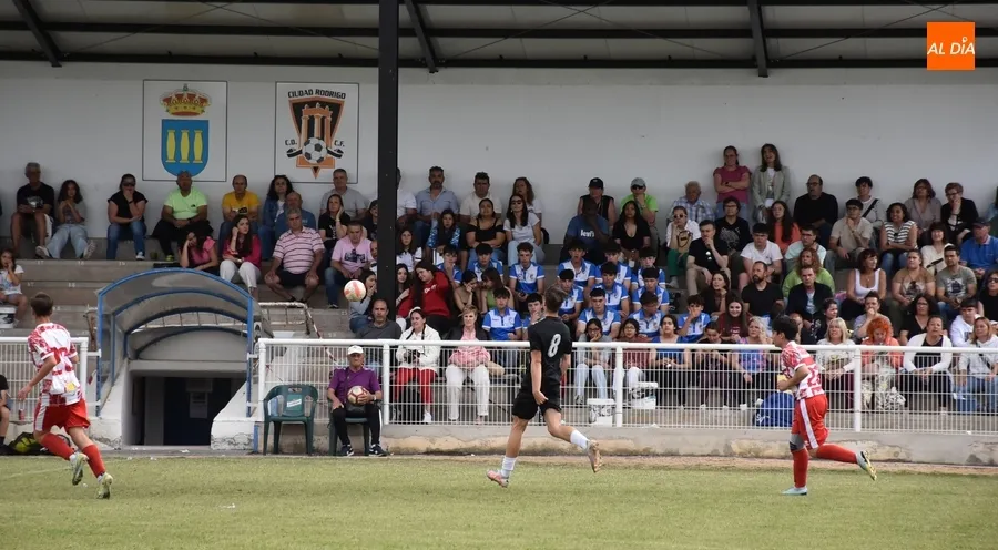 Foto 5 - Un solitario golazo del Guijuelo deja al Cadete del Ciudad Rodrigo sin su Torneo