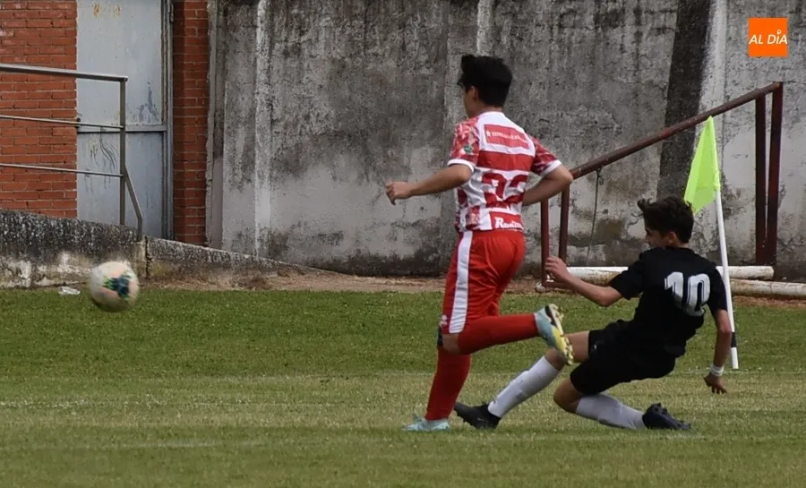 Foto 6 - Un solitario golazo del Guijuelo deja al Cadete del Ciudad Rodrigo sin su Torneo