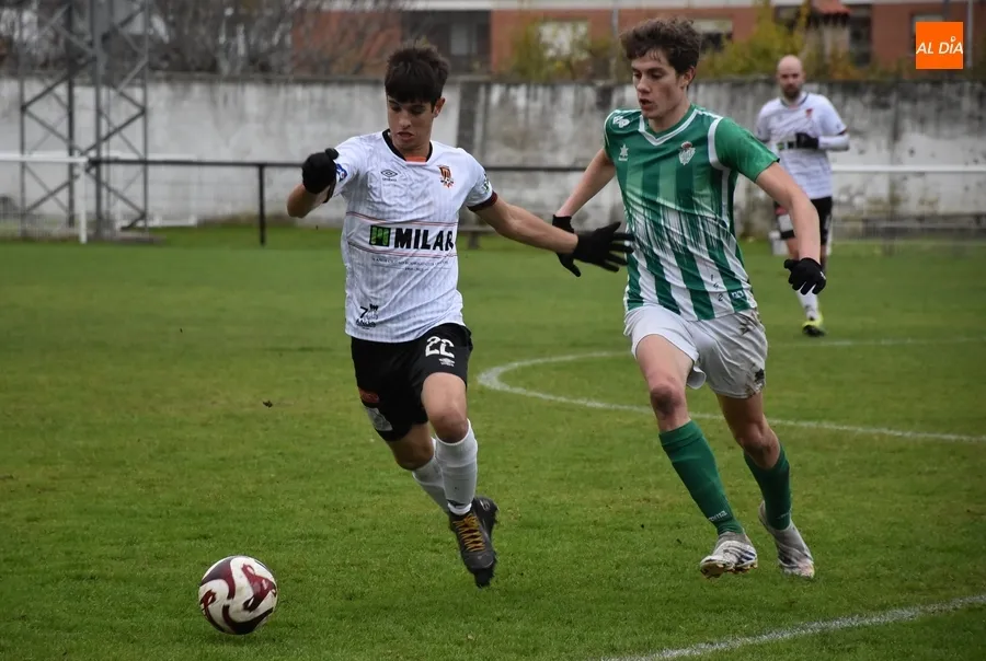 Foto 4 - El Ciudad Rodrigo desvela su 1&ordm; fichaje: Miguel Vel&aacute;zquez, 4&ordm; m&aacute;ximo goleador de Regional
