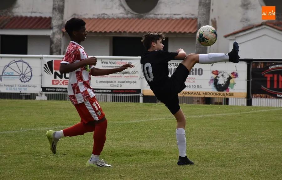 Foto 7 - Un solitario golazo del Guijuelo deja al Cadete del Ciudad Rodrigo sin su Torneo