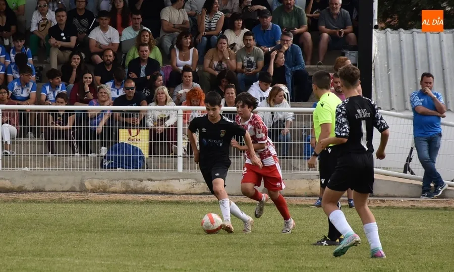 Foto 8 - Un solitario golazo del Guijuelo deja al Cadete del Ciudad Rodrigo sin su Torneo