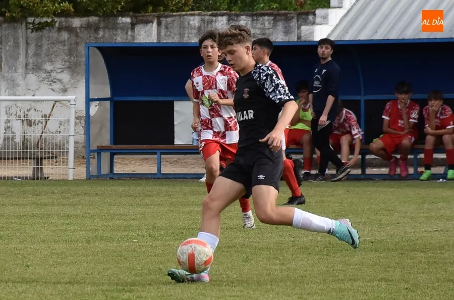 Foto 10 - Un solitario golazo del Guijuelo deja al Cadete del Ciudad Rodrigo sin su Torneo