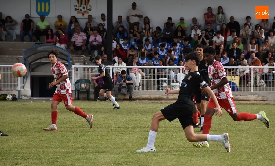 Foto 11 - Un solitario golazo del Guijuelo deja al Cadete del Ciudad Rodrigo sin su Torneo