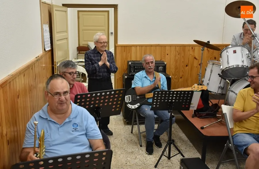 Foto 2 - La Banda de M&uacute;sica homenajea por sorpresa a uno de sus hist&oacute;ricos, Juli&aacute;n Benito