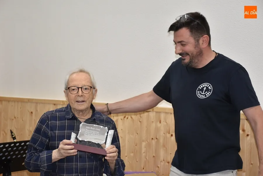 Foto 6 - La Banda de M&uacute;sica homenajea por sorpresa a uno de sus hist&oacute;ricos, Juli&aacute;n Benito