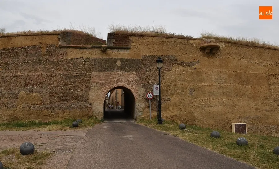 Foto 6 - La Puerta de San Vicente estrena mirador desde el adarve