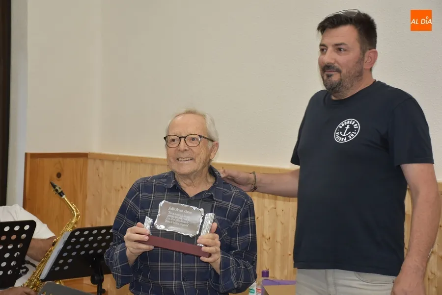 Foto 8 - La Banda de M&uacute;sica homenajea por sorpresa a uno de sus hist&oacute;ricos, Juli&aacute;n Benito