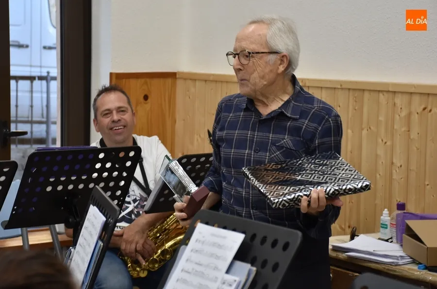 Foto 9 - La Banda de M&uacute;sica homenajea por sorpresa a uno de sus hist&oacute;ricos, Juli&aacute;n Benito