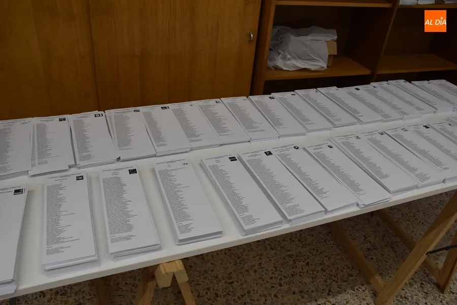 Foto 7 - Preparadas las 12 mesas en las que votar&aacute;n el domingo los mirobrigenses entre &iexcl;34! candidaturas