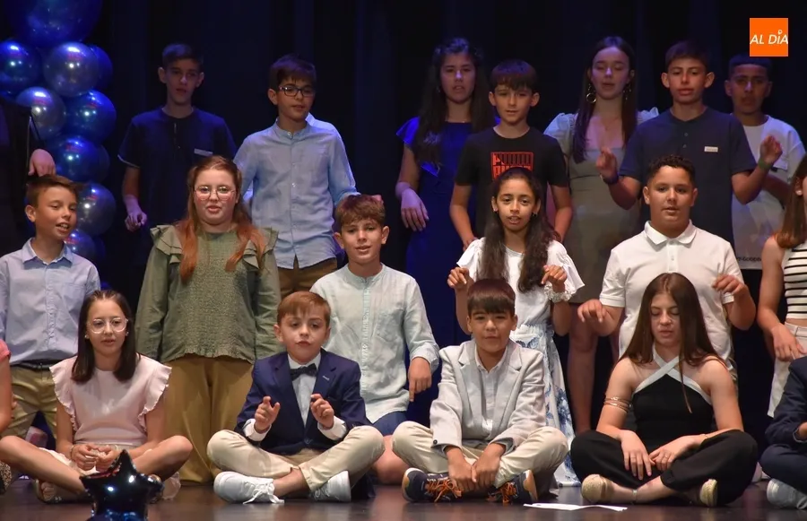 Foto 4 - En&eacute;rgica despedida de los alumnos de 6&ordm; del Mir&oacute;briga remarcando que son &ldquo;una pi&ntilde;a&rdquo;