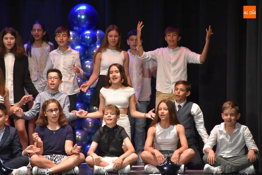 Foto 6 - En&eacute;rgica despedida de los alumnos de 6&ordm; del Mir&oacute;briga remarcando que son &ldquo;una pi&ntilde;a&rdquo;