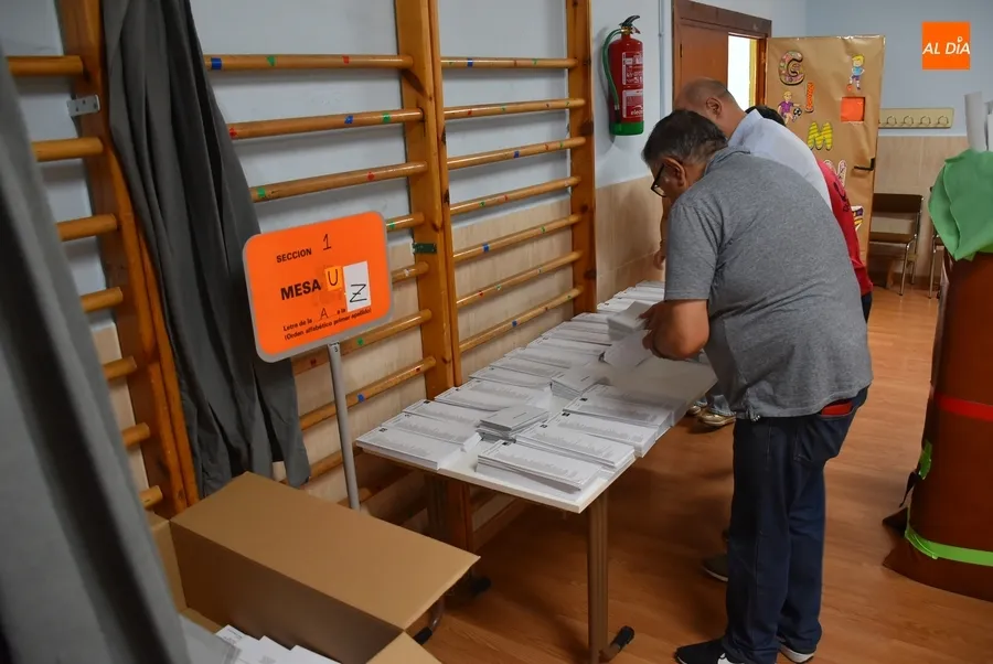 Foto 10 - Preparadas las 12 mesas en las que votar&aacute;n el domingo los mirobrigenses entre &iexcl;34! candidaturas