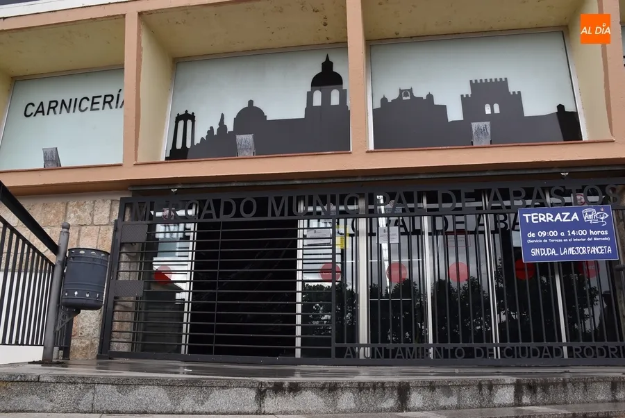 Foto 2 - El Mercado de Abastos inicia su per&iacute;odo de cierre para proceder al cambio del suelo