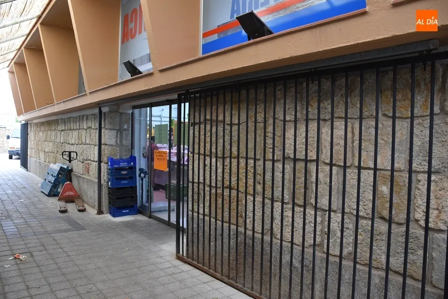Foto 6 - El Mercado de Abastos inicia su per&iacute;odo de cierre para proceder al cambio del suelo