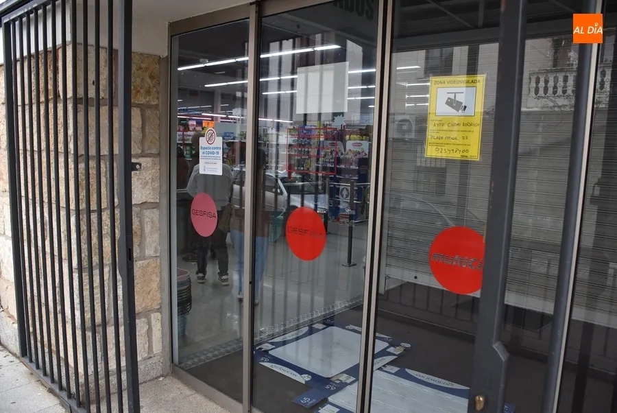 Foto 7 - El Mercado de Abastos inicia su per&iacute;odo de cierre para proceder al cambio del suelo