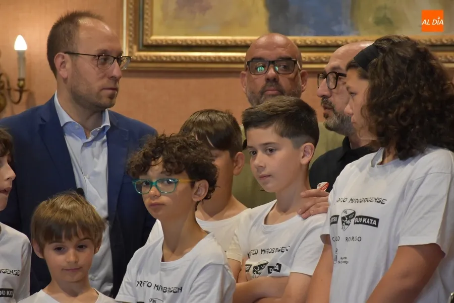 Foto 2 - Recibidos en la Casa Consistorial los alumnos de Dojo Kun que fueron al Torneo Nacional de Ju Jutsu