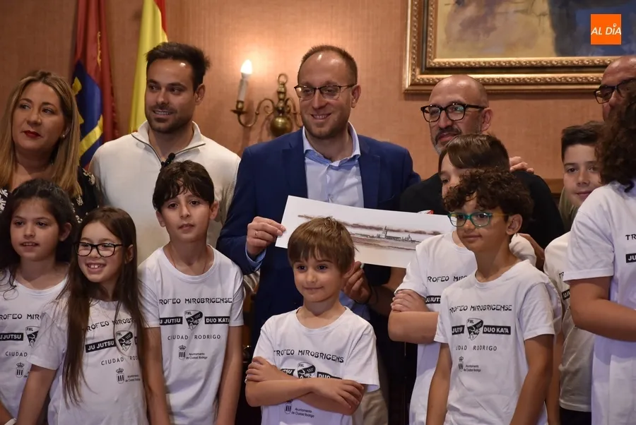 Foto 4 - Recibidos en la Casa Consistorial los alumnos de Dojo Kun que fueron al Torneo Nacional de Ju Jutsu