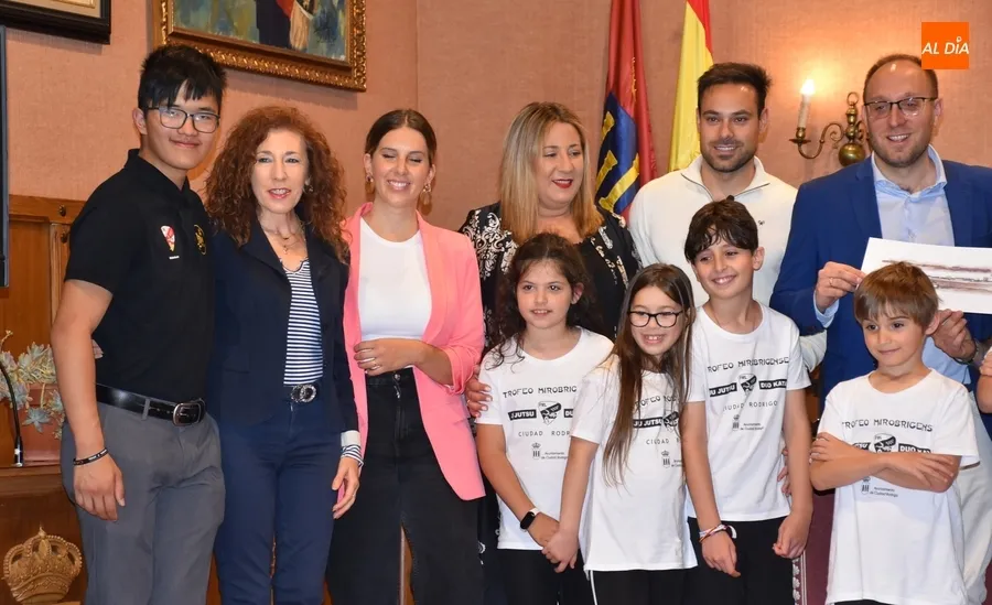 Foto 5 - Recibidos en la Casa Consistorial los alumnos de Dojo Kun que fueron al Torneo Nacional de Ju Jutsu