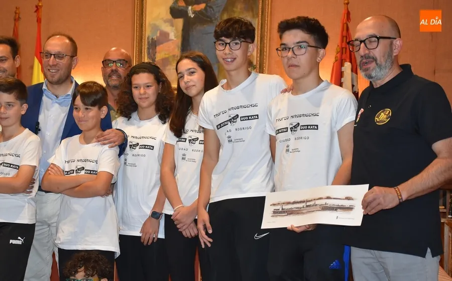 Foto 10 - Recibidos en la Casa Consistorial los alumnos de Dojo Kun que fueron al Torneo Nacional de Ju Jutsu