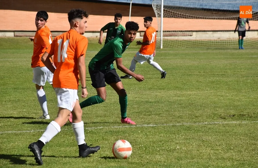 Foto 3 - Los penaltys dejan al Ciudad Rodrigo fuera de la final de su Torneo, que jugar&aacute;n Salesianos e Ibarreko