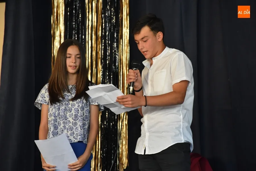 Foto 10 - Una generaci&oacute;n &ldquo;estupenda&rdquo; del Colegio San Francisco llega a la &lsquo;estaci&oacute;n de la graduaci&oacute;n&rsquo;