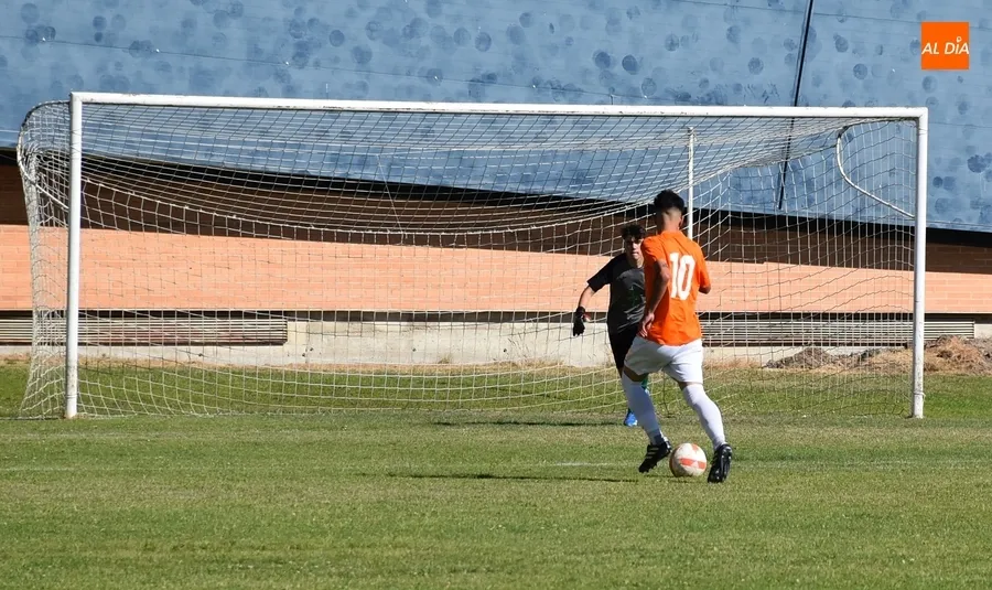 Foto 8 - Los penaltys dejan al Ciudad Rodrigo fuera de la final de su Torneo, que jugar&aacute;n Salesianos e Ibarreko