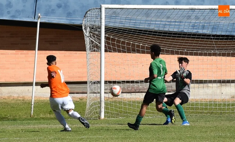 Foto 9 - Los penaltys dejan al Ciudad Rodrigo fuera de la final de su Torneo, que jugar&aacute;n Salesianos e Ibarreko