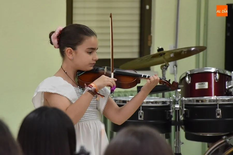 Foto 4 - Los alumnos de viol&iacute;n encabezan la &uacute;ltima semana del curso en la Escuela de M&uacute;sica