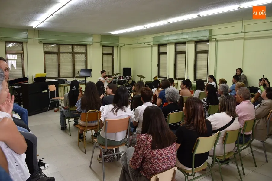 Foto 5 - Los alumnos de viol&iacute;n encabezan la &uacute;ltima semana del curso en la Escuela de M&uacute;sica