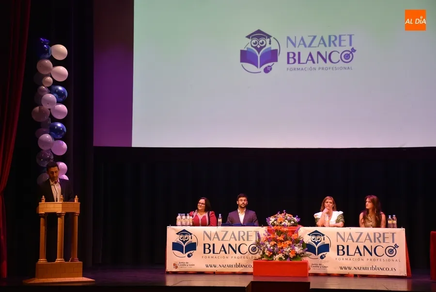 Foto 5 - El Centro de FP Nazaret Blanco grad&uacute;a a sus T&eacute;cnicos en Cuidados Auxiliares de Enfermer&iacute;a