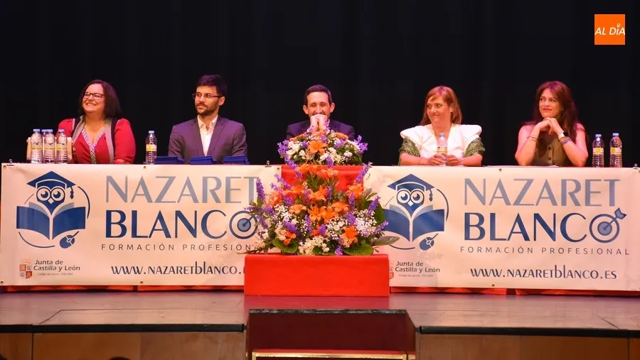 Foto 9 - El Centro de FP Nazaret Blanco grad&uacute;a a sus T&eacute;cnicos en Cuidados Auxiliares de Enfermer&iacute;a
