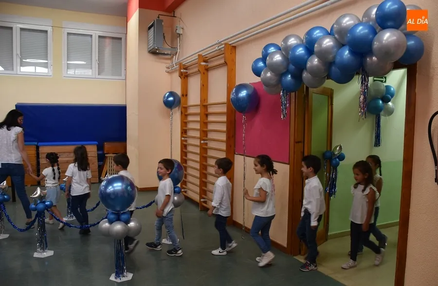 Foto 2 - Las &ldquo;estrellitas&rdquo; del Colegio Mir&oacute;briga dicen adi&oacute;s a Infantil ante sus emocionadas familias