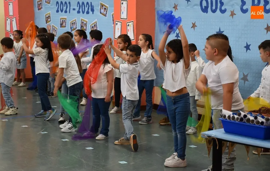 Foto 9 - Las &ldquo;estrellitas&rdquo; del Colegio Mir&oacute;briga dicen adi&oacute;s a Infantil ante sus emocionadas familias