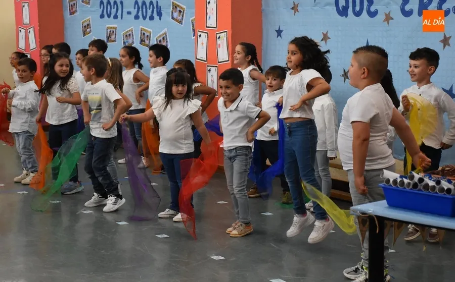 Foto 11 - Las &ldquo;estrellitas&rdquo; del Colegio Mir&oacute;briga dicen adi&oacute;s a Infantil ante sus emocionadas familias