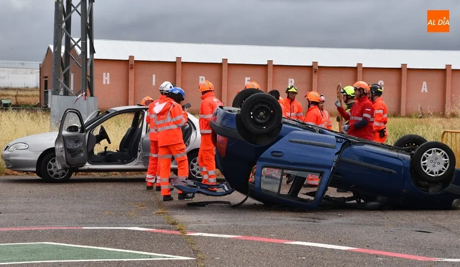 Foto 2 - Profesionales sanitarios de la comarca perfeccionan los rescates en accidentes de tr&aacute;fico
