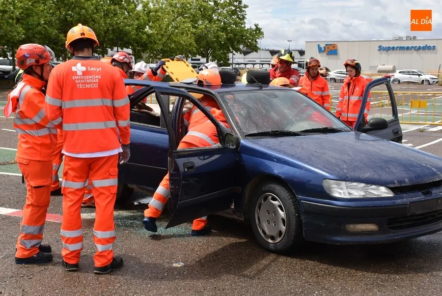 Foto 7 - Profesionales sanitarios de la comarca perfeccionan los rescates en accidentes de tr&aacute;fico