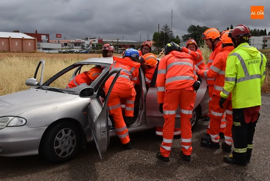 Foto 9 - Profesionales sanitarios de la comarca perfeccionan los rescates en accidentes de tr&aacute;fico