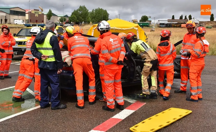 Foto 10 - Profesionales sanitarios de la comarca perfeccionan los rescates en accidentes de tr&aacute;fico