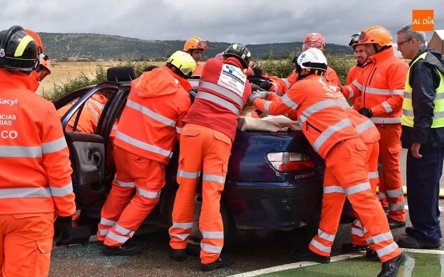Foto 11 - Profesionales sanitarios de la comarca perfeccionan los rescates en accidentes de tr&aacute;fico