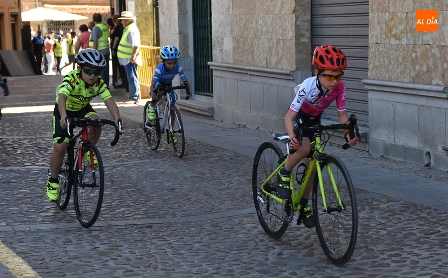 Foto 5 - Apasionante ma&ntilde;ana sobre dos ruedas para 140 jovenc&iacute;simos ciclistas por el entorno amurallado