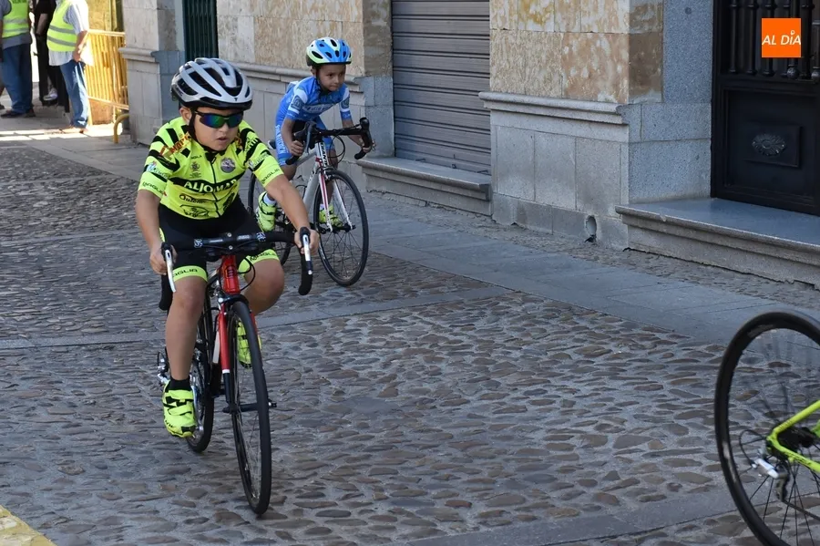Foto 6 - Apasionante ma&ntilde;ana sobre dos ruedas para 140 jovenc&iacute;simos ciclistas por el entorno amurallado