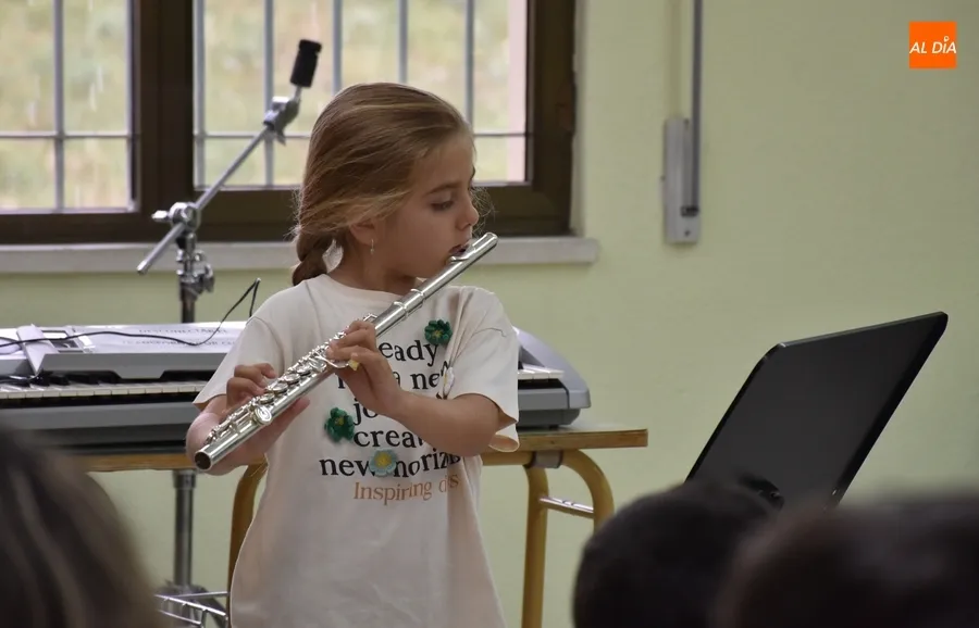 Foto 3 - Entretenida tarde en la Escuela de M&uacute;sica con los alumnos de flauta travesera y percusi&oacute;n
