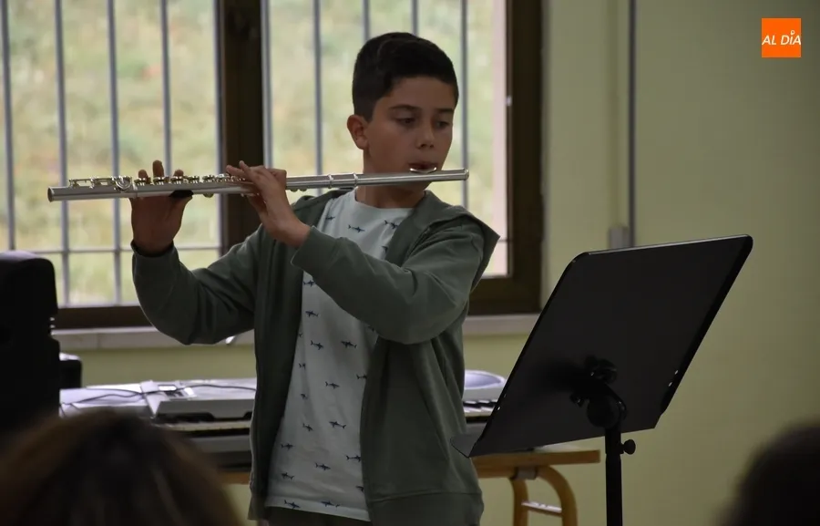 Foto 4 - Entretenida tarde en la Escuela de M&uacute;sica con los alumnos de flauta travesera y percusi&oacute;n