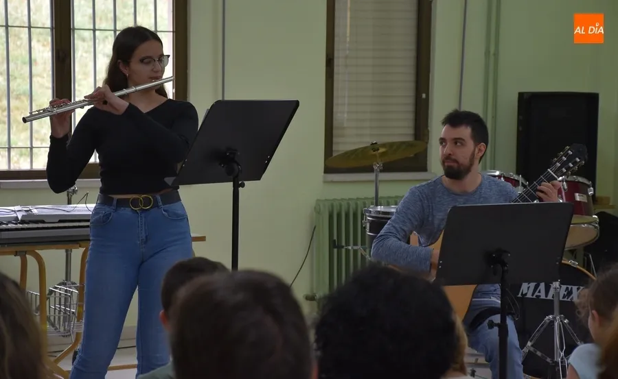 Foto 8 - Entretenida tarde en la Escuela de M&uacute;sica con los alumnos de flauta travesera y percusi&oacute;n